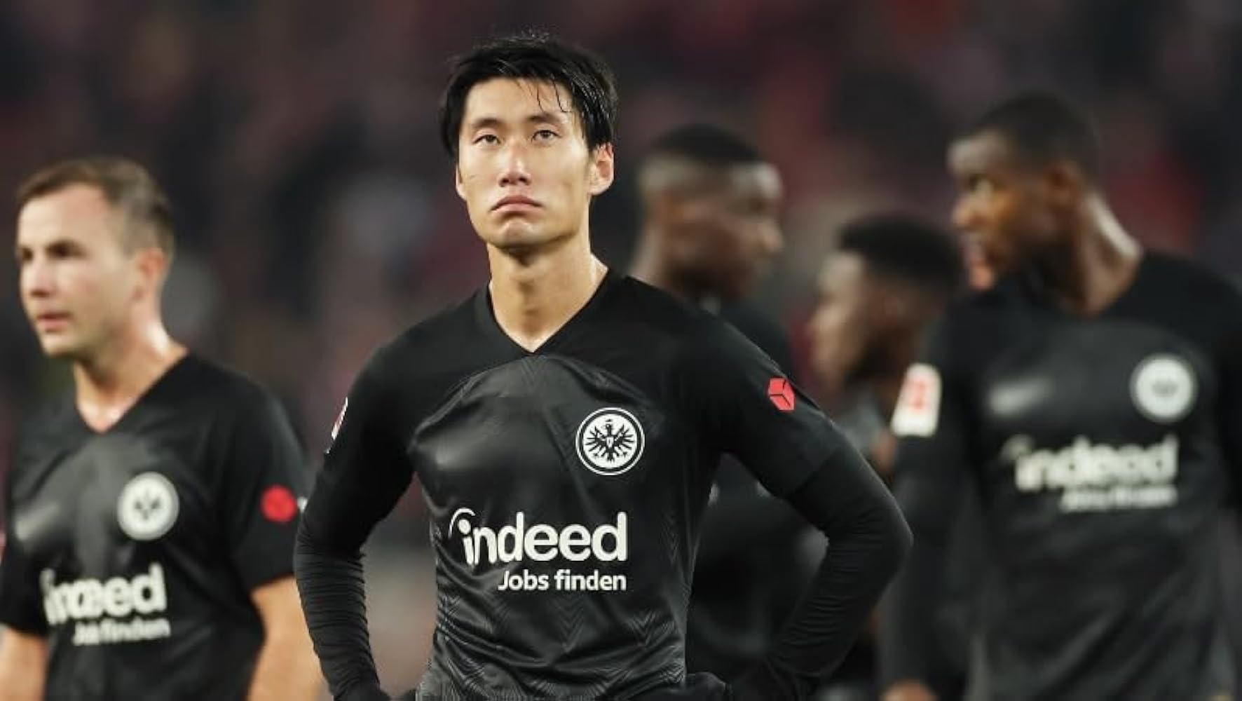 フランクフルト　鎌田　アウェイユニ　タグ付き Amazon.co.jp: フランクフルトアウェイ 2022-2023年 モデル 22